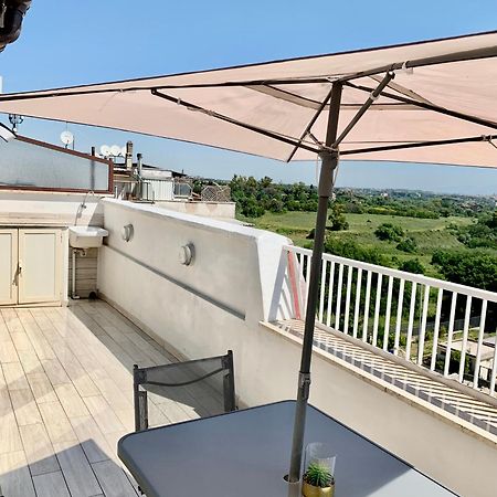 Vivi In Un Attico Tipico Romano Con Vista Su Roma 外观 照片