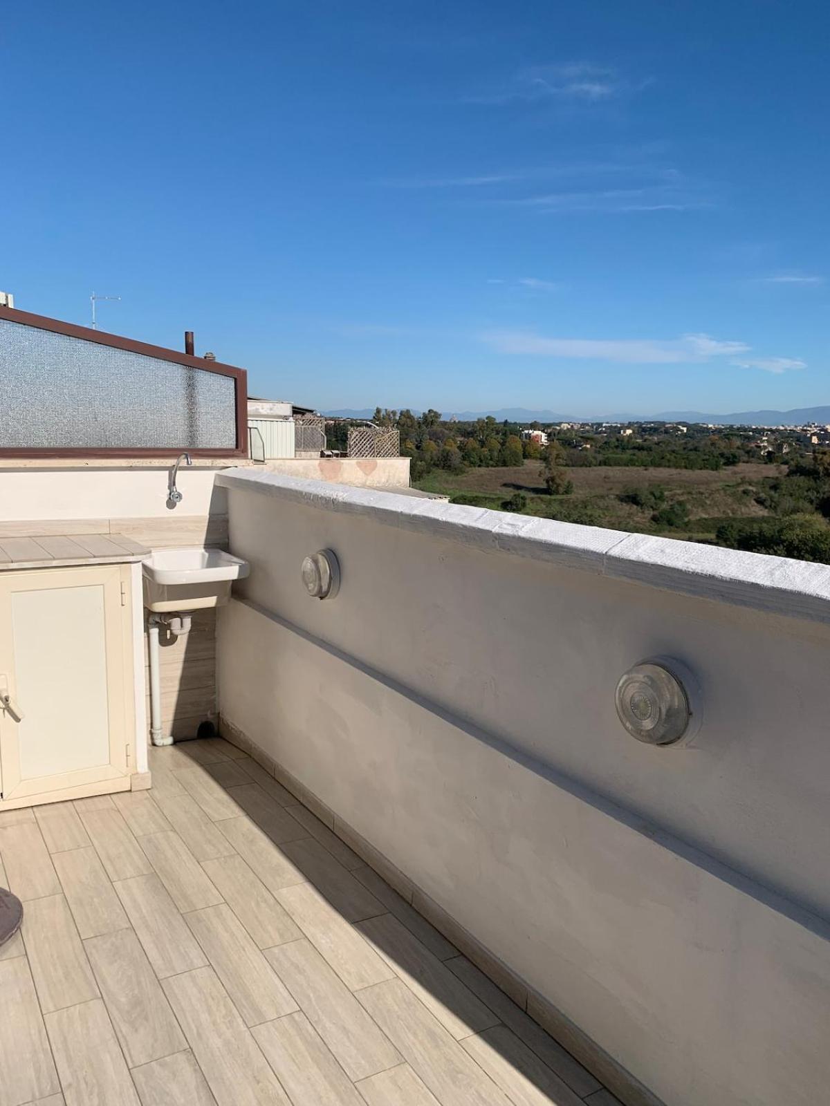 Vivi In Un Attico Tipico Romano Con Vista Su Roma 外观 照片