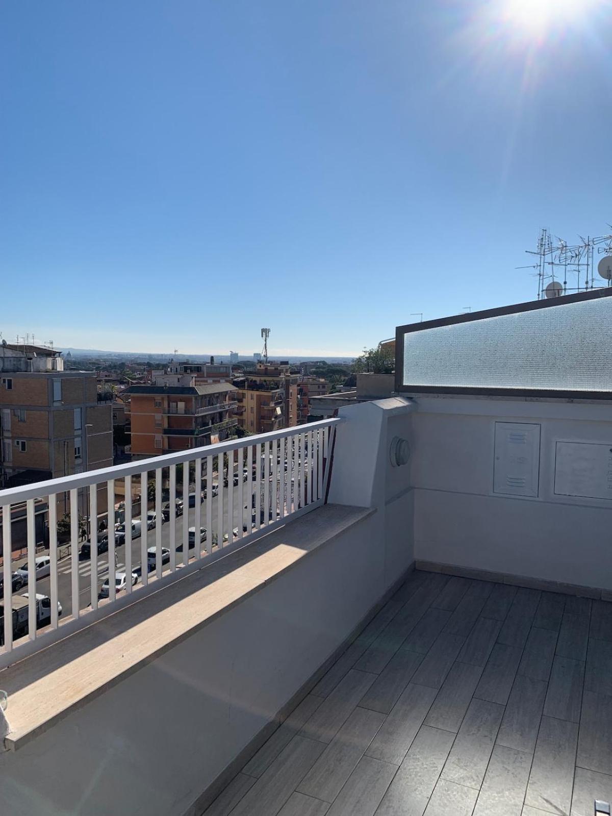 Vivi In Un Attico Tipico Romano Con Vista Su Roma 外观 照片