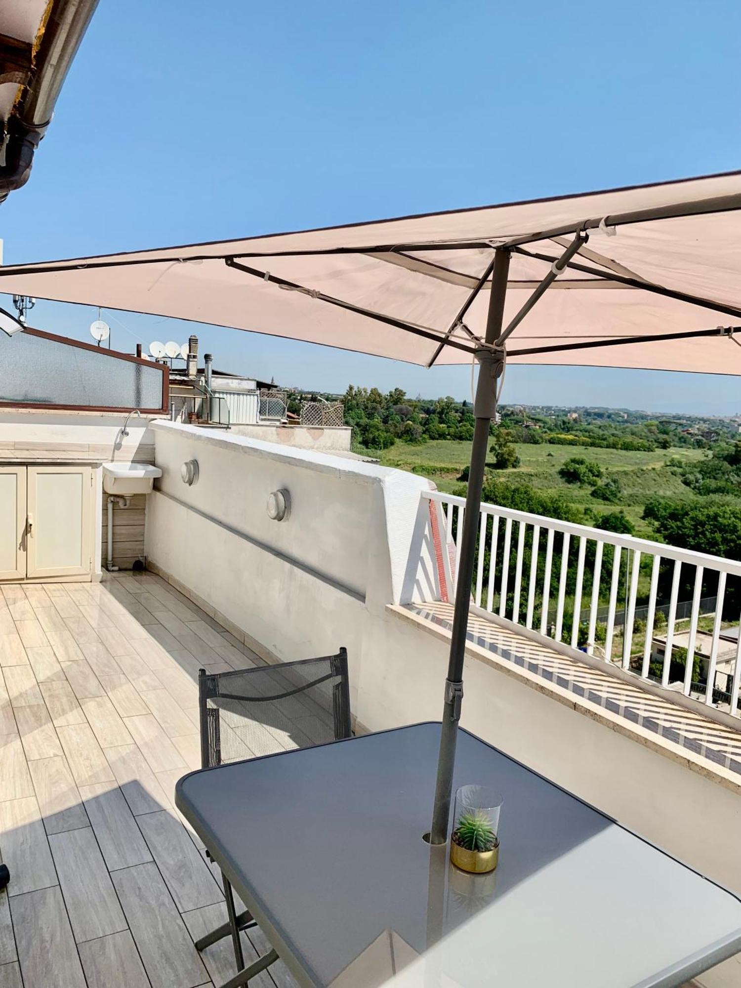 Vivi In Un Attico Tipico Romano Con Vista Su Roma 外观 照片